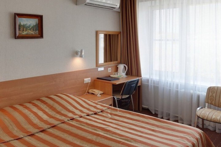 Room 20 of 99
