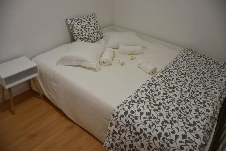 Room 4 of 18