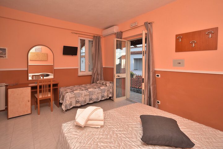 Room 4 of 39