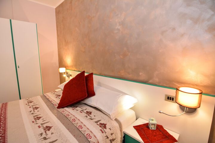 Room 6 of 26