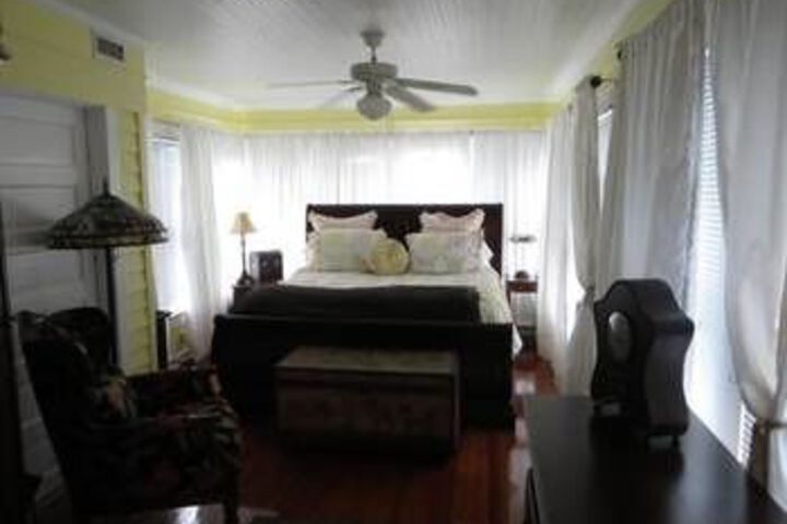 Room 12 of 33