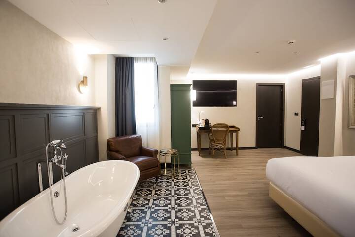 Room 21 of 153