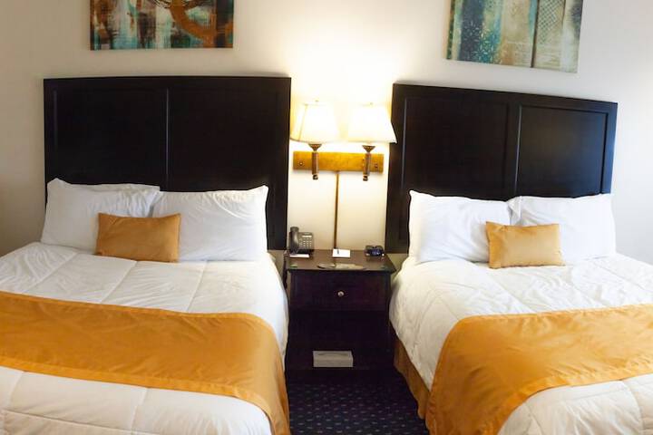 2 Queen Beds (6 of 7)