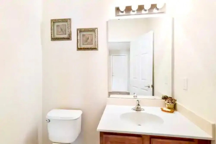 Room 10 of 28