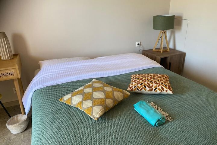 Room 4 of 16