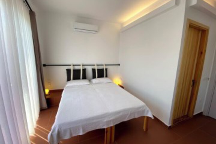 Room 3 of 85