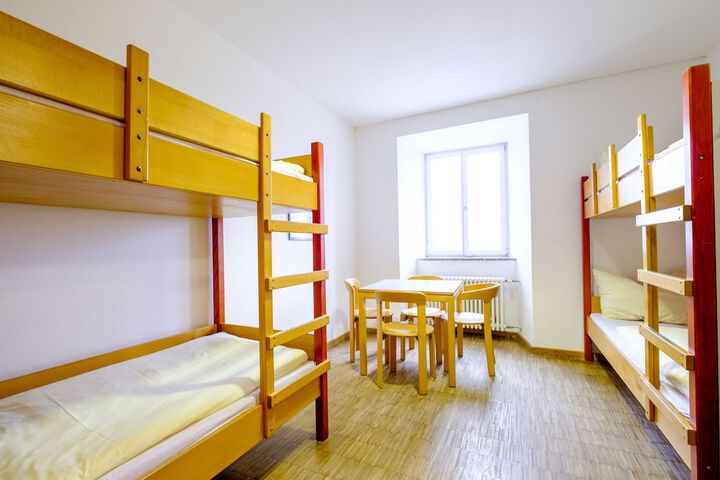 Room 10 of 37