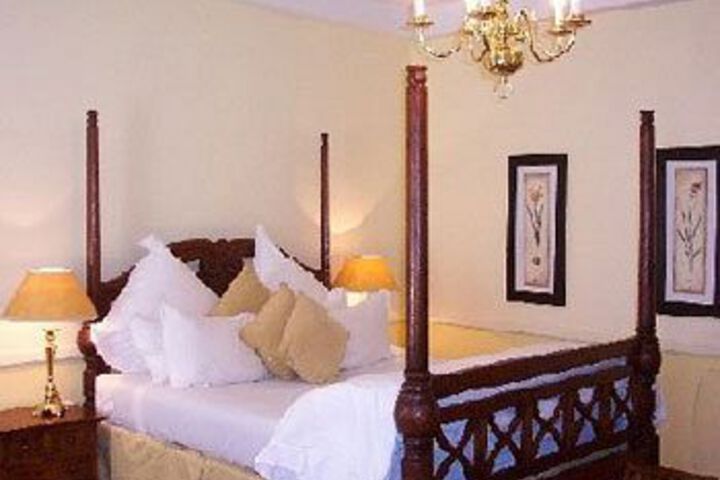 Room 8 of 13