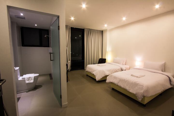 Room 5 of 61
