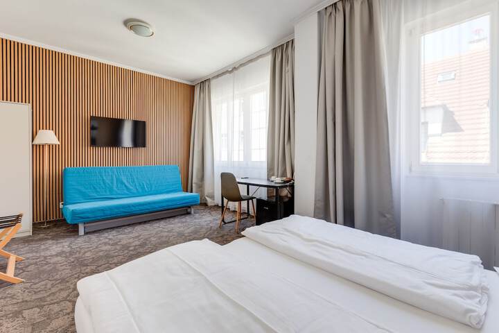 Room 1 of 115