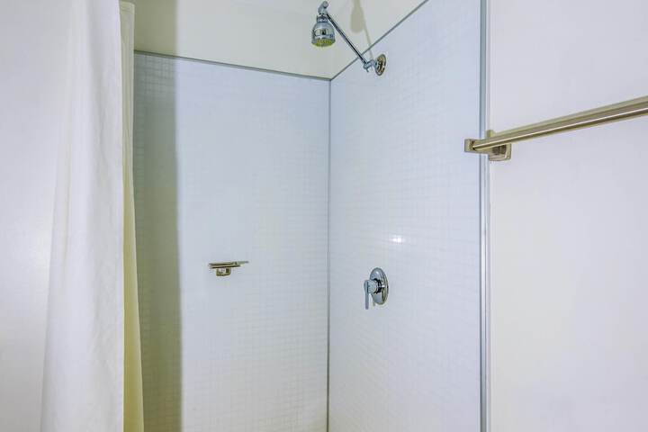 Room 26 of 46