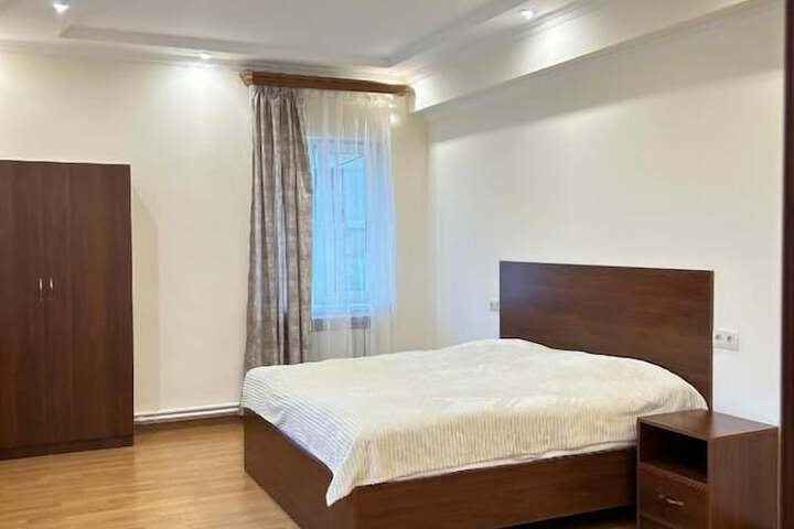Room 3 of 47