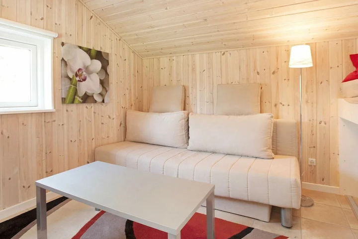 Room 4 of 18