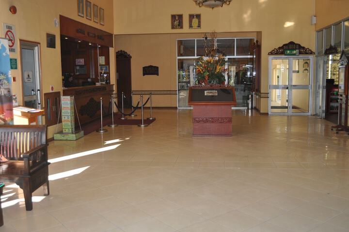 Entrance & Lobby