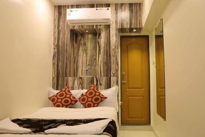 Room 2 of 8