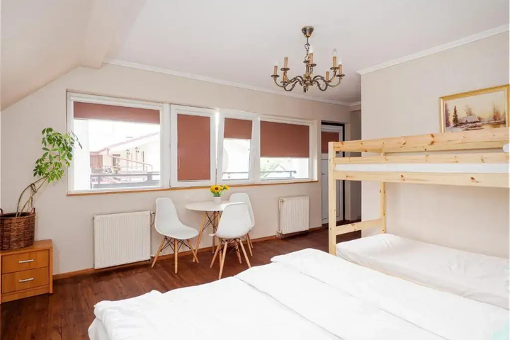 Room 2 of 8