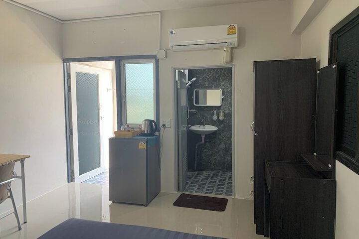 Room 10 of 16