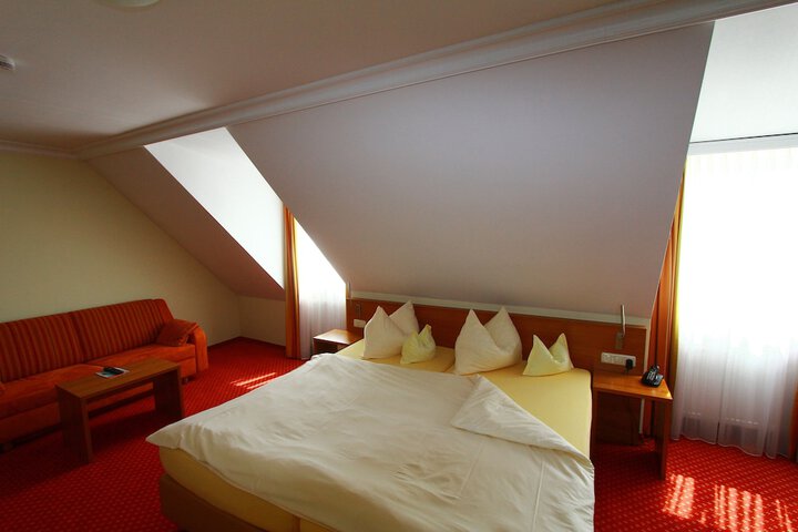 Room 32 of 44