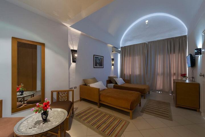 Room 3 of 43
