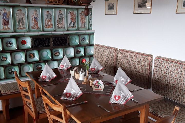 Dining 2 of 10