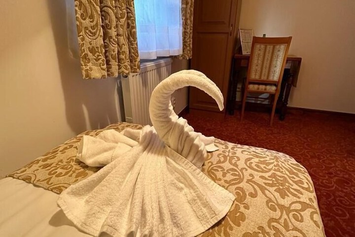 Room 20 of 106