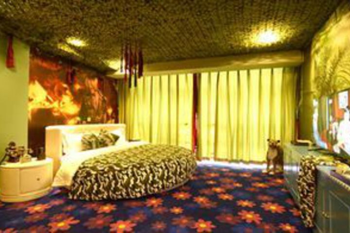Room 12 of 21
