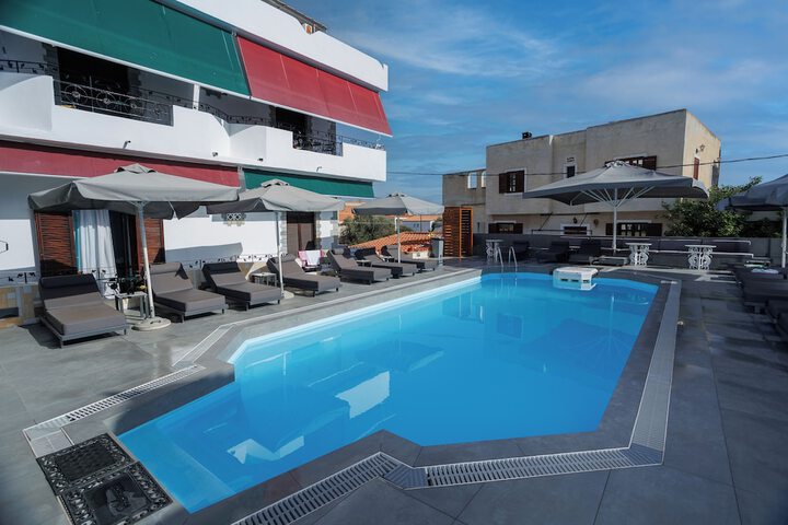 Pool 77 of 102