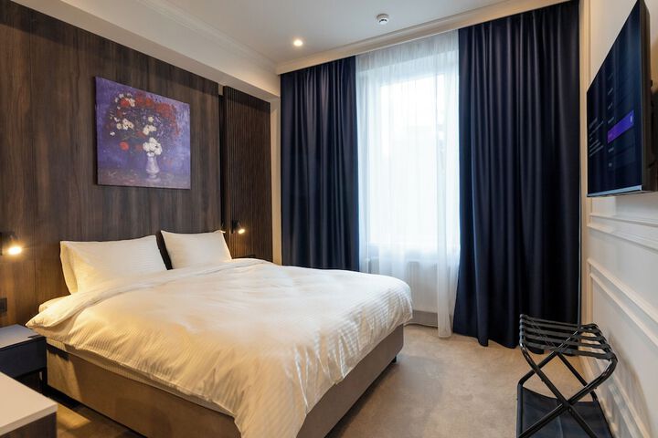 Room 6 of 98