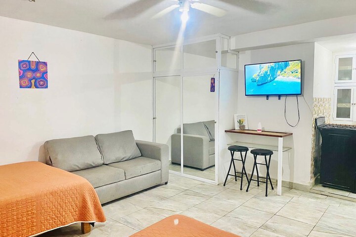 Room 4 of 103