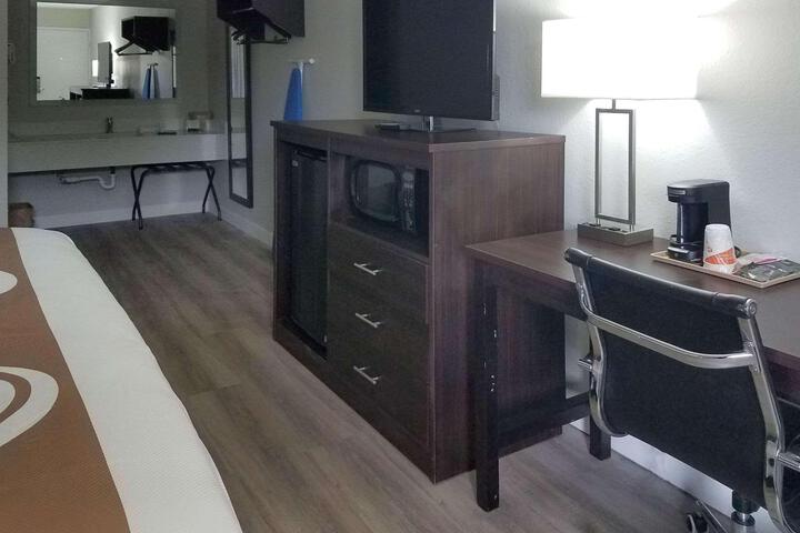 1 King Bed (1 of 22)