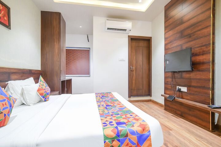 Room 17 of 33