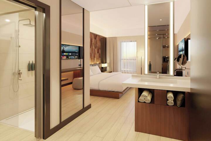 Room 2 of 10