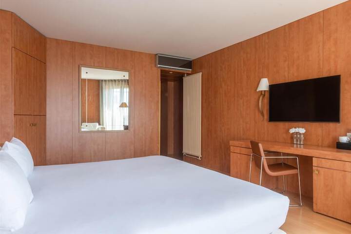 Room 16 of 44