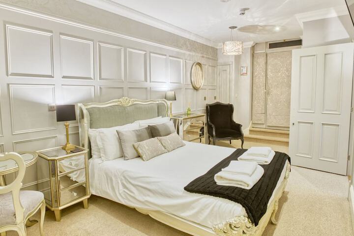 Room 2 of 26