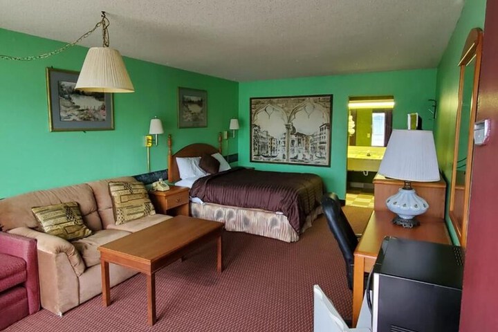 Room 12 of 35