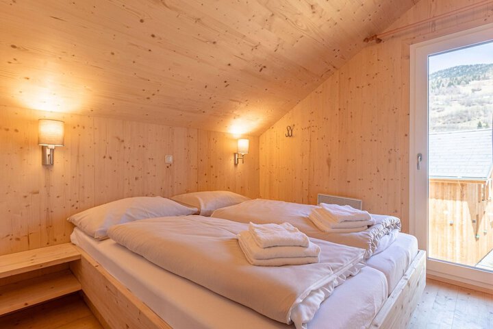 Room 2 of 37