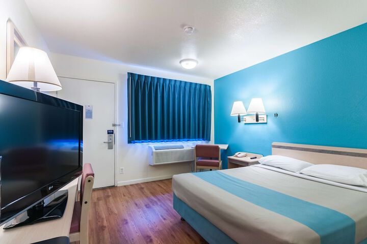 Room 8 of 34