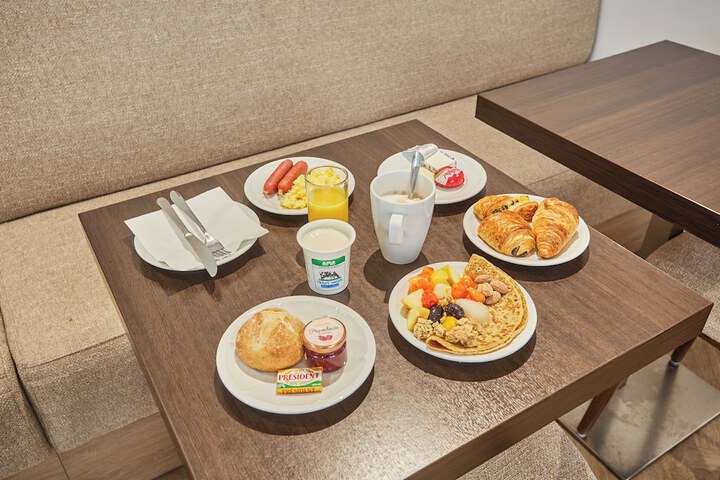 Dining 23 of 28