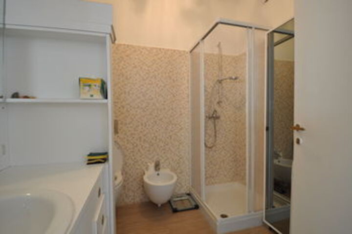 Room 4 of 74