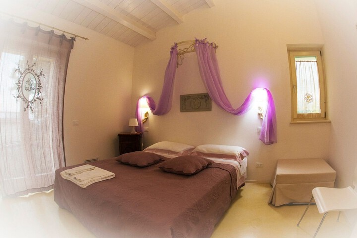 Room 3 of 28