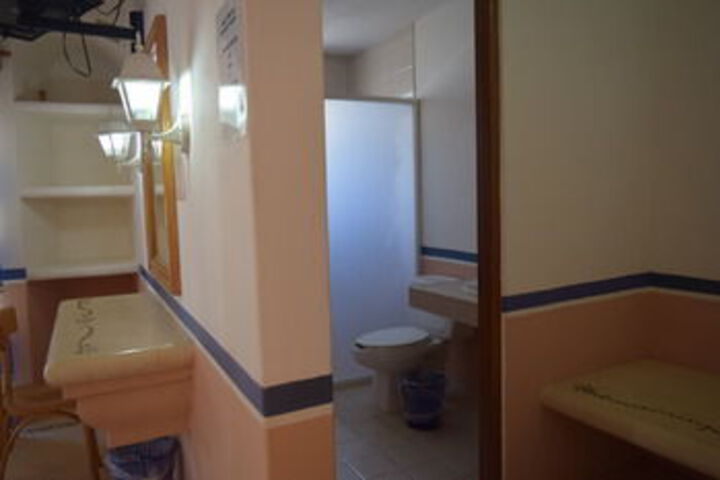 Room 2 of 32