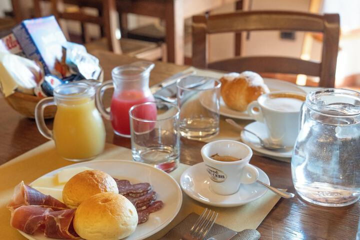 Breakfast/Coffee Service 73 of 104