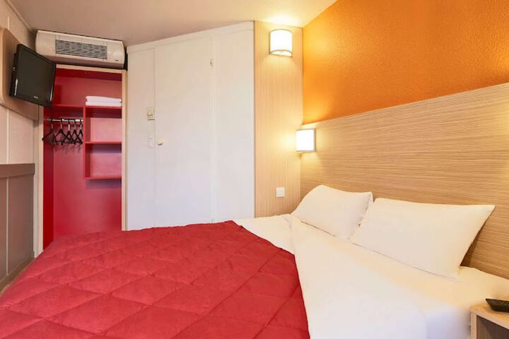 Room 25 of 48