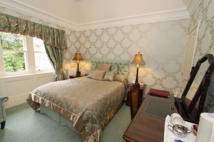 Room 12 of 80