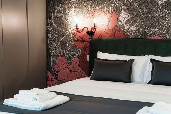 Room 44 of 193