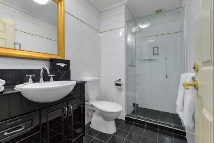Room 15 of 25