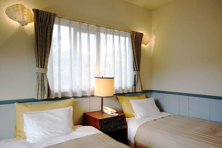 Room 10 of 31
