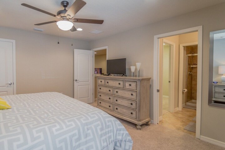 Room 6 of 28