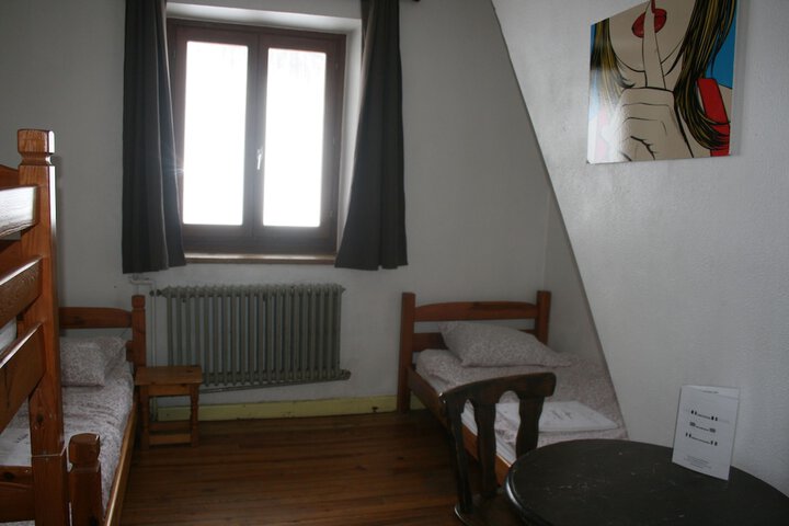 Room 15 of 27