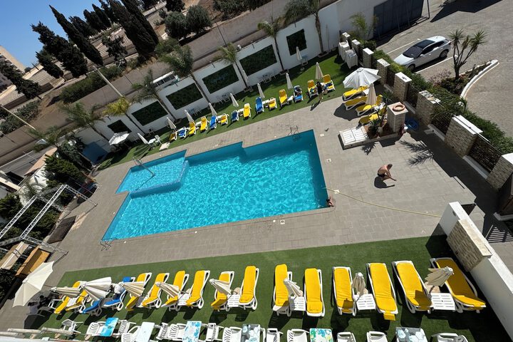 Pool 19 of 35